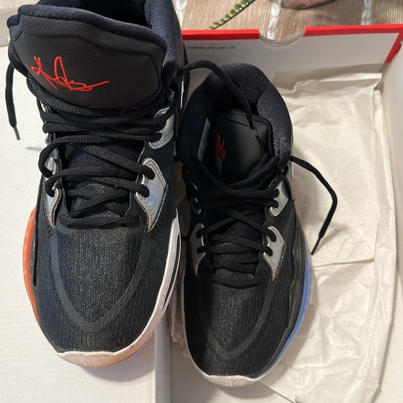 Kyrie Infinity Basketball Sneakers - Picture 7 of 7